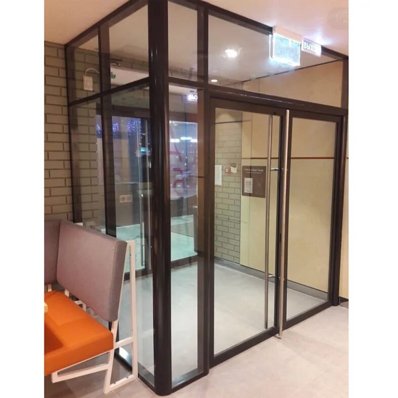 Прихожая обшитая деревом. Прихожая в доме. Отделка холла в частном доме. Прихожая в загородном доме. Тамбур коридор.