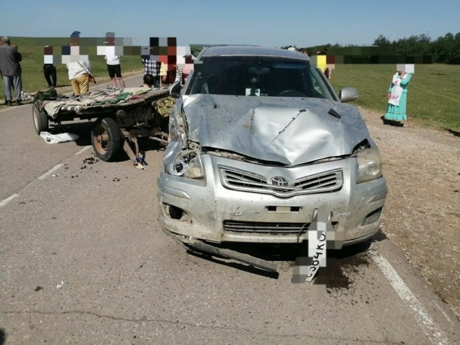 Иномарки башкирии. Дтп с гужевой повозкой в башкирии. дтп в башкирии мечетлинском районе. в башкирии автомобиль протаранил гужевую повозку с людьми. авария в мечетлинском районе.