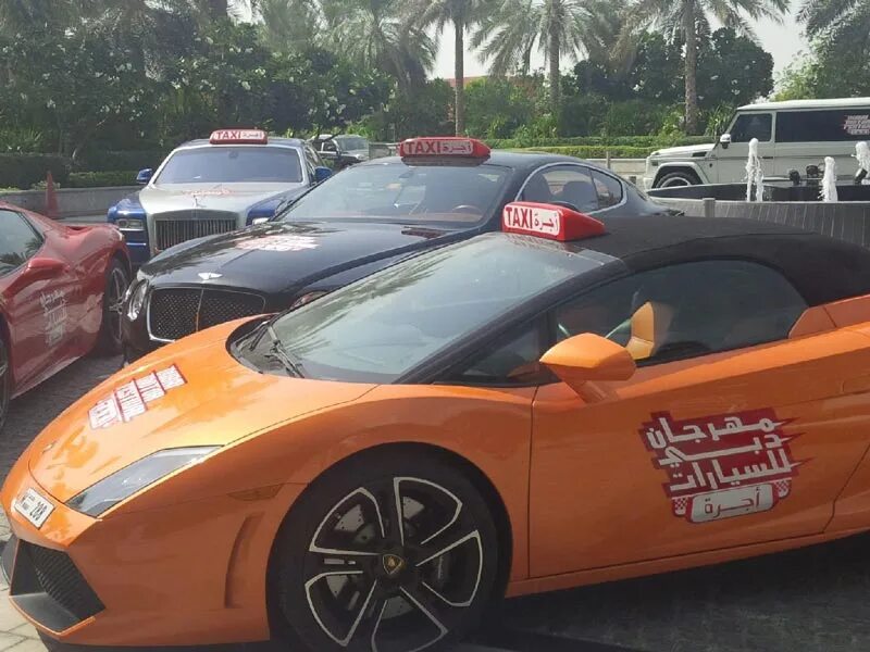 Такси Ламборгини Дубаи. Такси Роллс Ройс в Дубае. Дубайское такси Ламборгини. Таксисты дубай