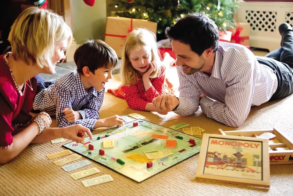 Развлечение совместно родителями. Настольные игры для всей семьи. Настольные игры для детей. Интересные занятия. Настольная игра «о семье».