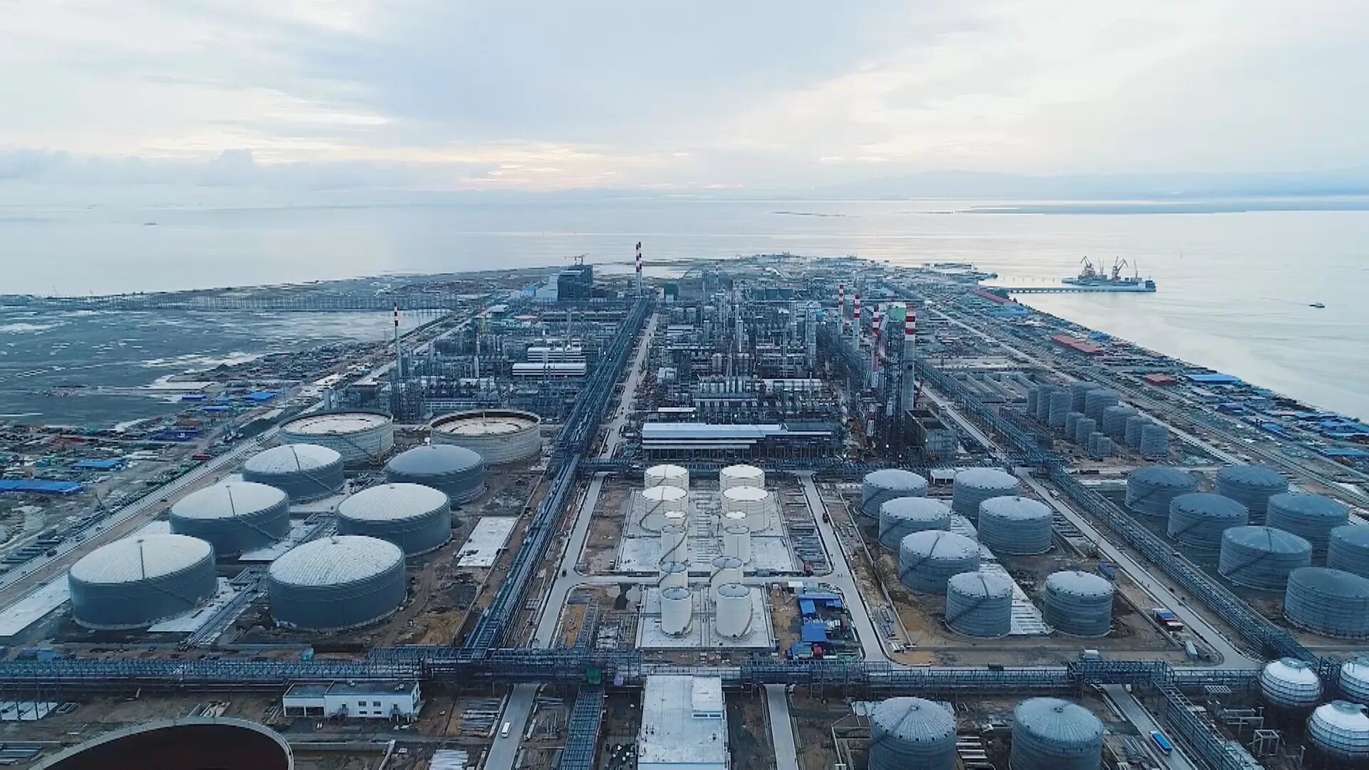 Газстройпром усть луга. Газоперерабатывающий комплекс усть луга. Балтийский порт «усть-луга». Балтийский порт «усть-луга». Усть луга ойл терминал.