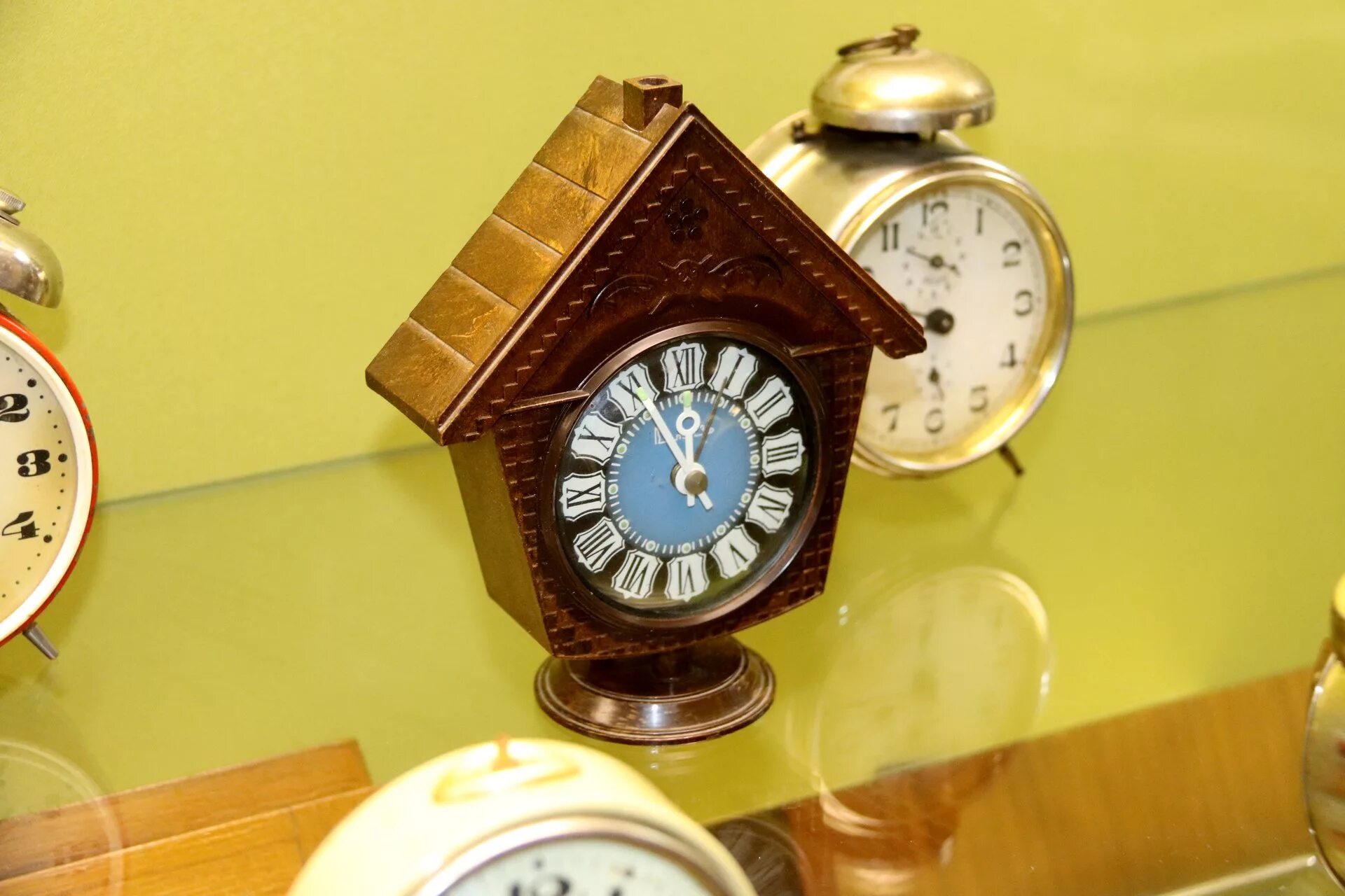 Путешествие во времени. Часы выставка. Выставка часов в музее. История часов.