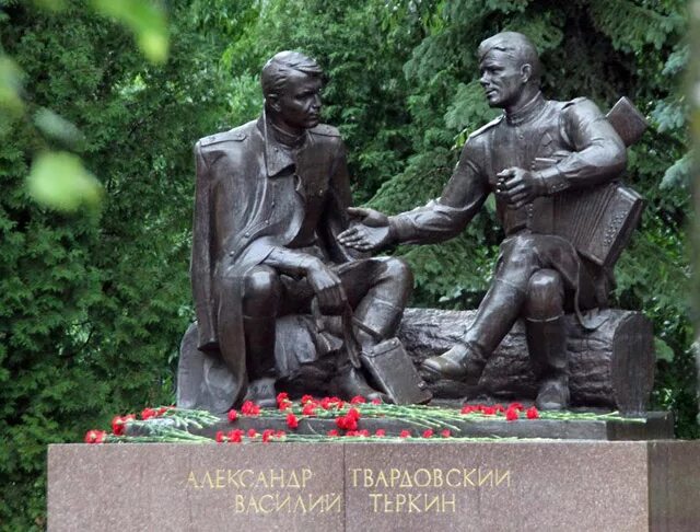 Памятник Твардовскому и Теркину в Смоленске. Памятник Александру Твардовскому и Василию Тёркину в Смоленске. Памятник Василию Теркину в Смоленске. Поэты Смоленщины Твардовский памятник Теркину в Смоленске. Памятник теркину в смоленске