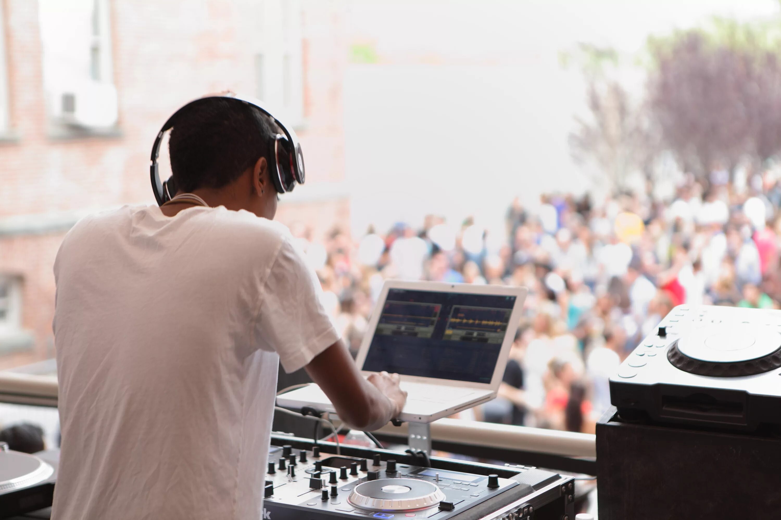 Гик брейнс. Профессия it специалист. Топ 10 лучших курсов разработка на c. Программист питон. Топ 10 лучших курсов разработка на c.