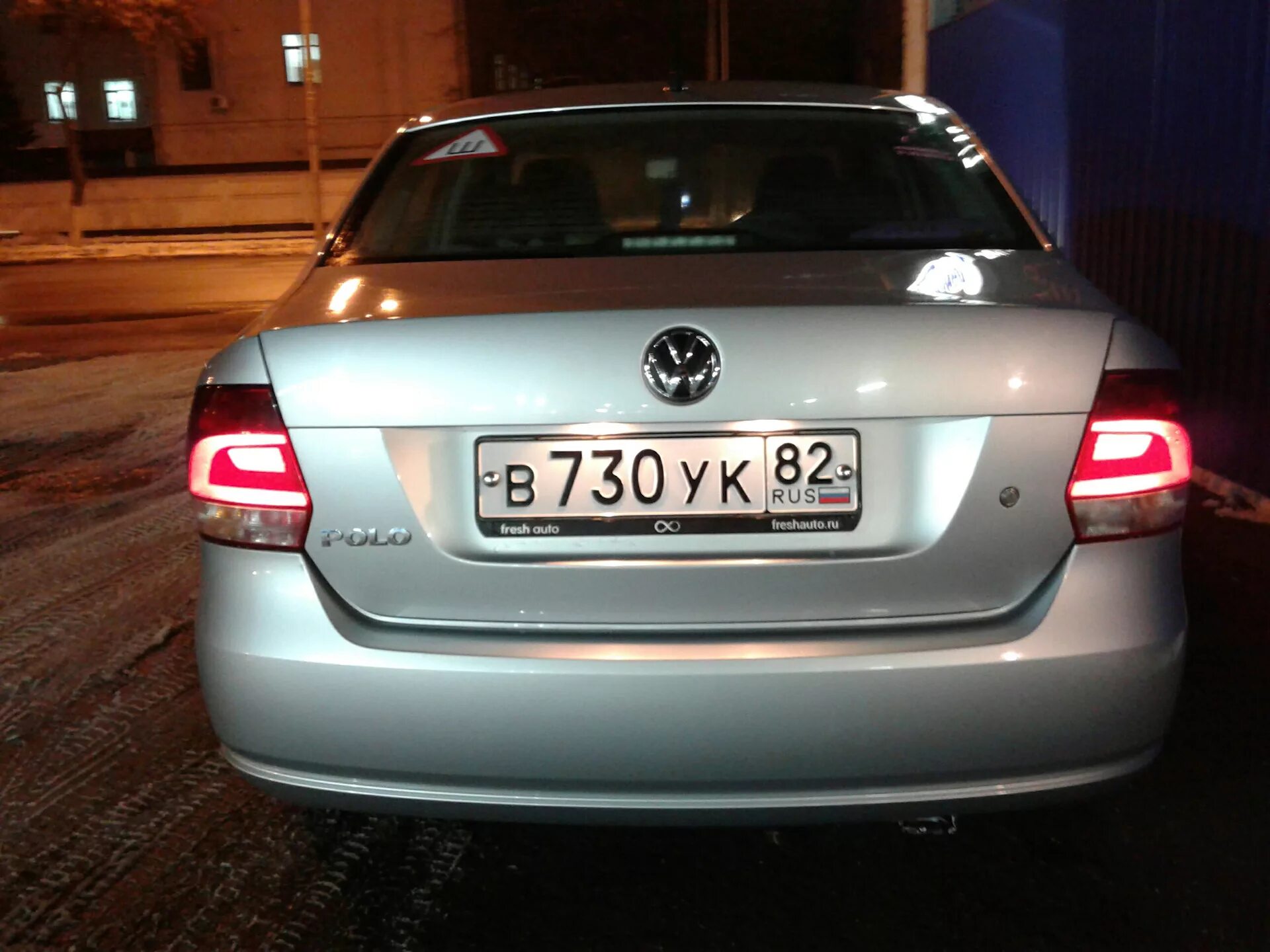 Фольксваген поло номера. Рамки номера volkswagen polo. Volkswagen без номеров. Фольксваген поло номера 717. Квадратный номер на поло седан.