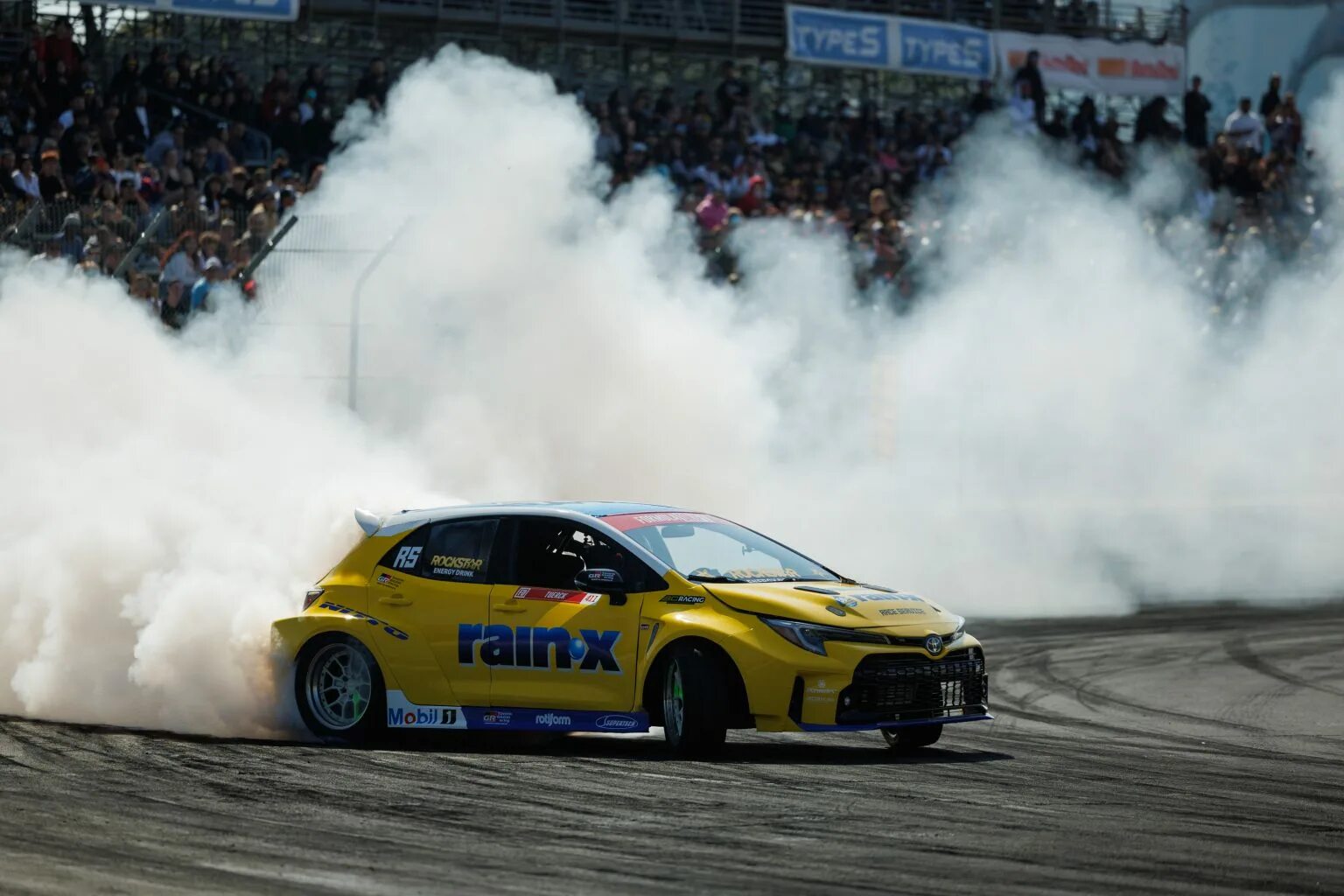 Сар дрифт. Formula drift 2025 crash. фредерик асбо формула дрифт 2025. формула дрифт 2025 орландо. aston martin formula drift.