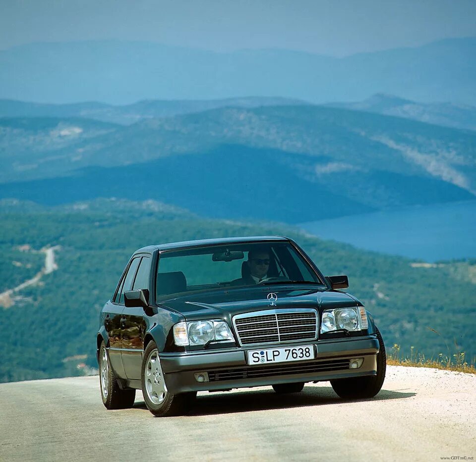 Мерс w. Мерседес бенц w124 e500.