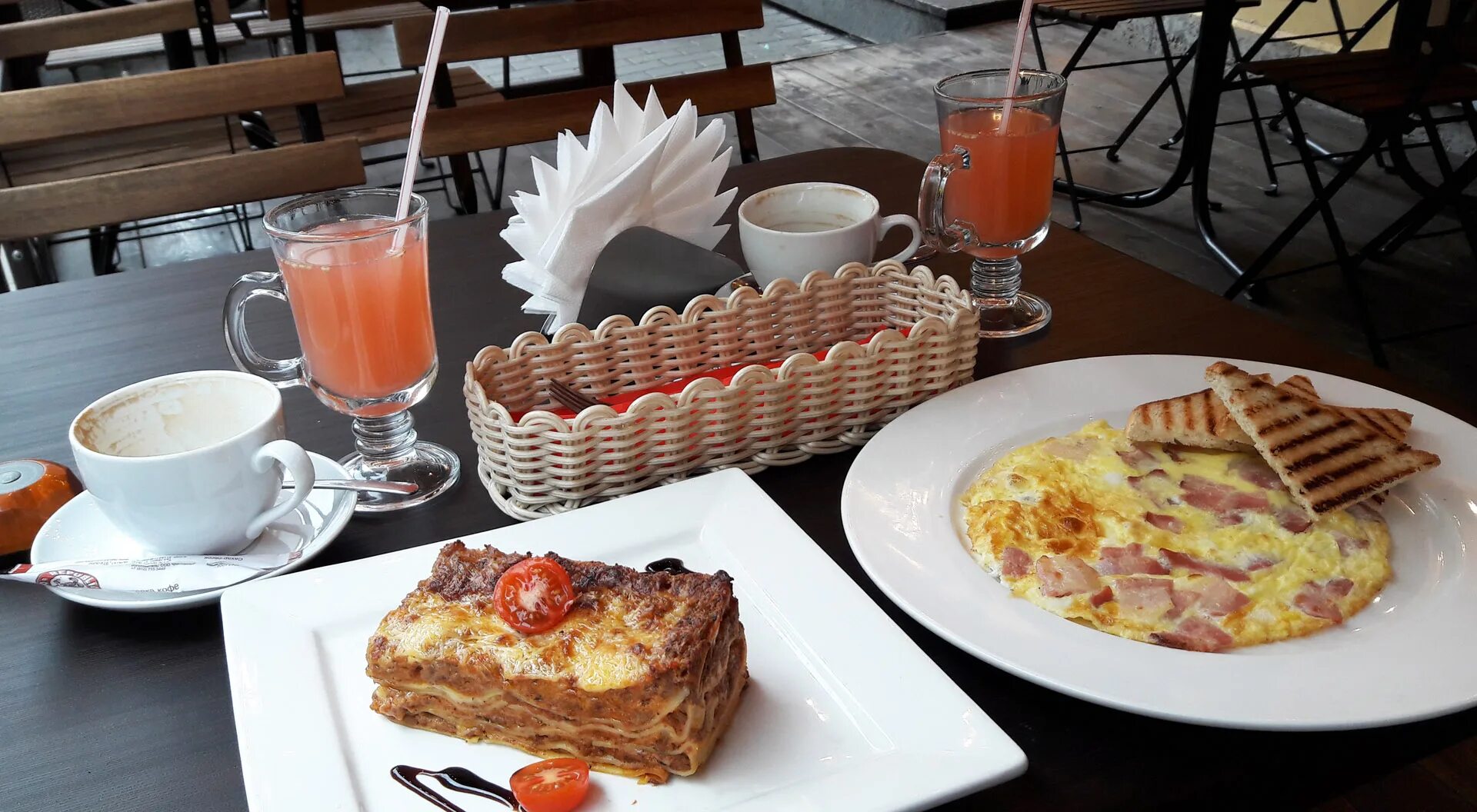 Ресторан маркет плейс санкт-петербург. Вкусный завтрак в ресторане. Ресторан счастье санкт-петербург исаакиевский. Завтрак в кафе питер. Ранний завтрак.