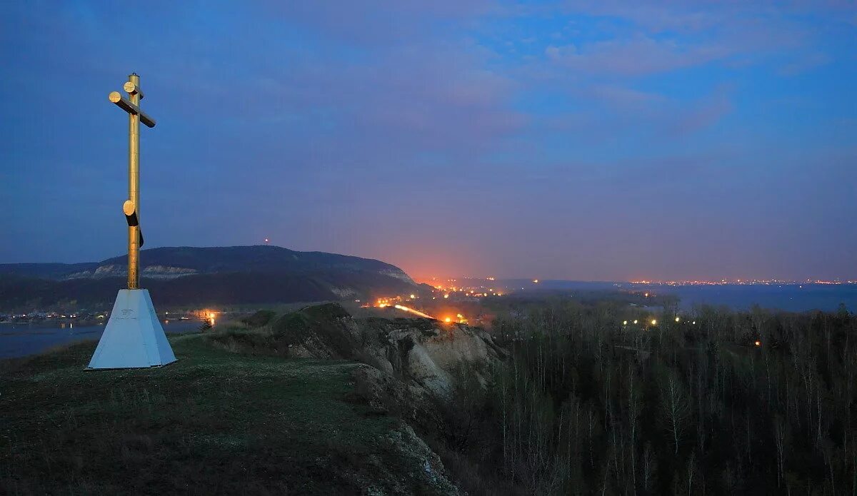 Памятные курганы. Памятный крест на реке листань. Курган крест. Горы самары царев курган. Царёв курган в самаре.