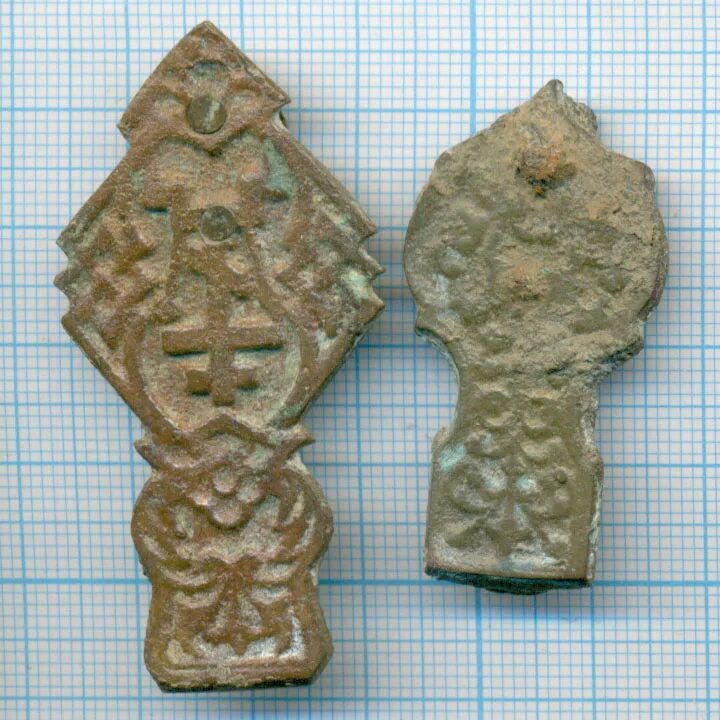 накладка на евангелие бронза. застежка на церковную книгу. застежка для книги. книжная накладка. книжка с застежками.