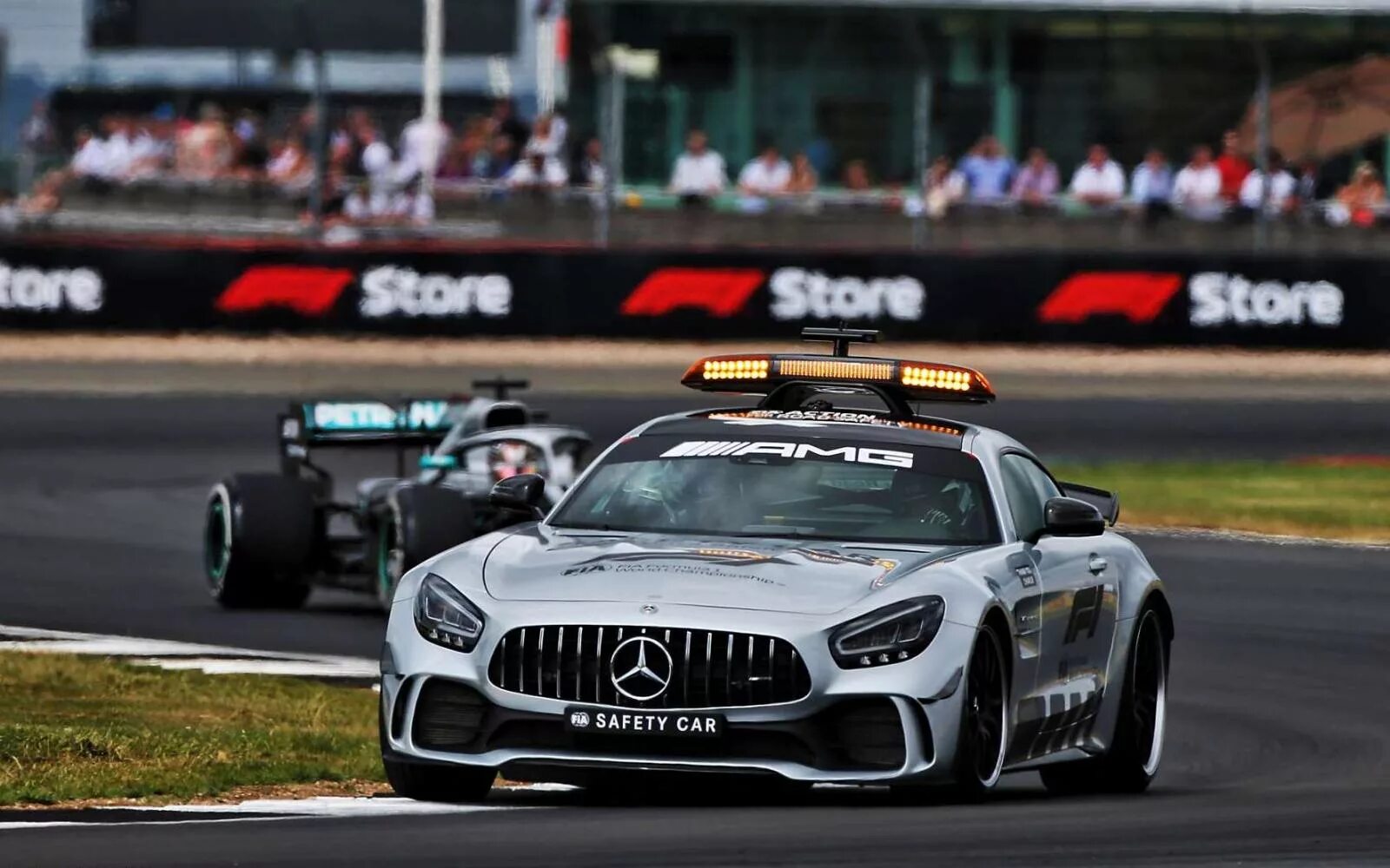 Mercedes safety car amg 2021 f1. Safety car f1. Safety car f1. Сейфти кар в формуле 1. Safety car f1.
