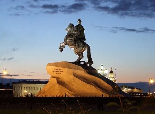 Пушкин медный всадник главные герои. Поэма пушкина медный всадник. Спб памятник петру 1 медный всадник. Медный всадник в санкт-петербурге. Фальконе памятник петру 1 в санкт-петербурге.