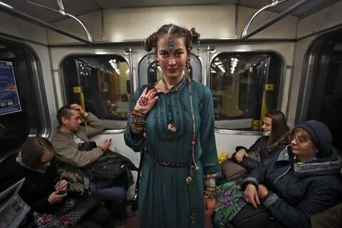 Люди в метро