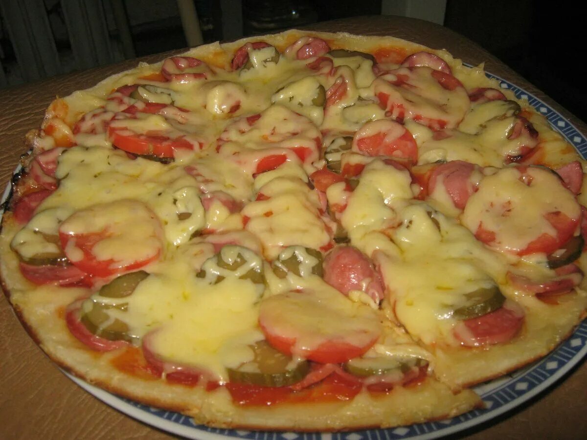 Пицца сделать дома быстро и вкусно. Пицца на сковороде. домашняя пицца на сковороде. домашняя пиууа на сковород. пицца на сковороде за 10 минут.