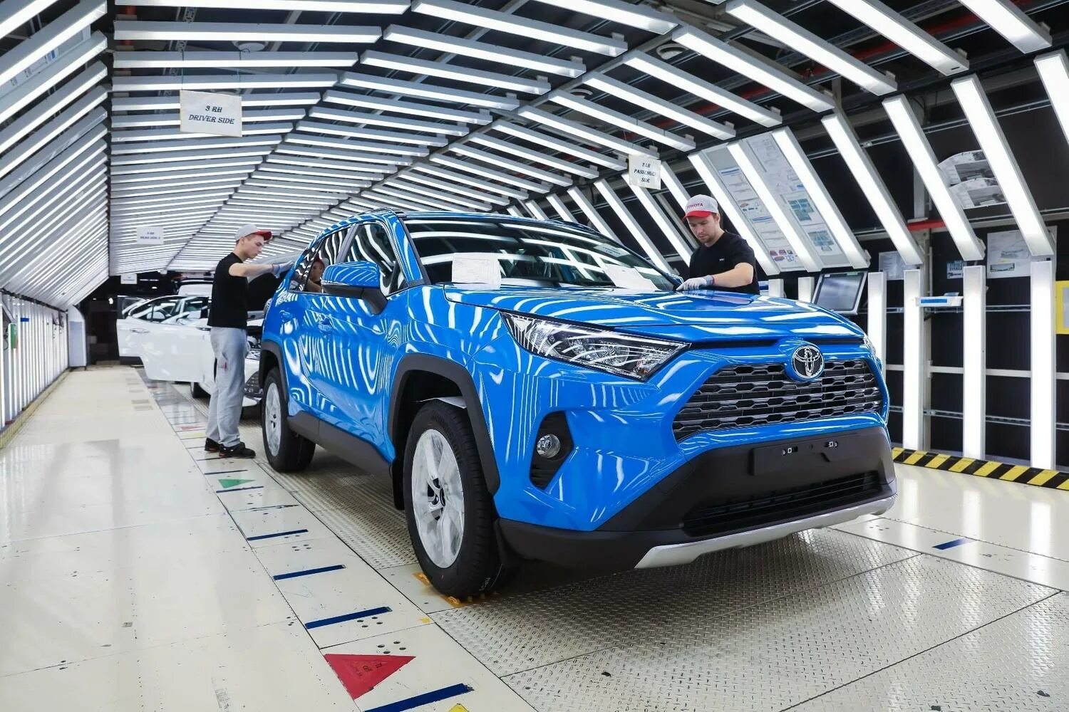 Возвращается ли тойота на российский рынок. Завод Тойота в России. Тойота rav4 Санкт-Петербург завод. Завод Лексус в Японии. Toyota Company 2022.