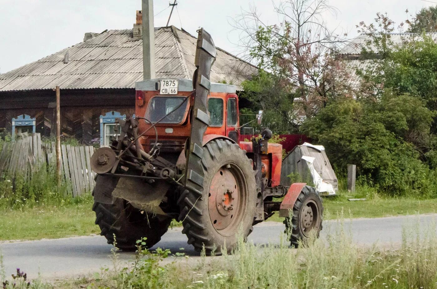 свердловский трактор. самоделки трактора в волгоградской. логотип трактора челябинск. т 40 с косилкой. 2.