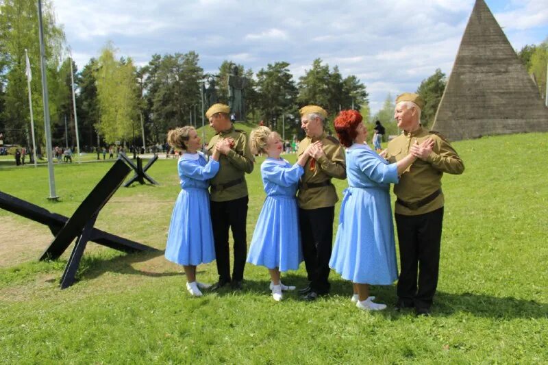 Истра мо. Здание администрации истра. Снегири московская 37. Революции 2. Здание администрации истра.