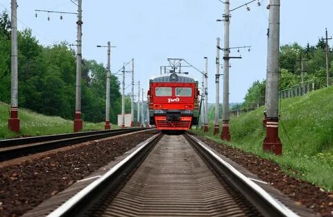 Поезд ржд на рельсах
