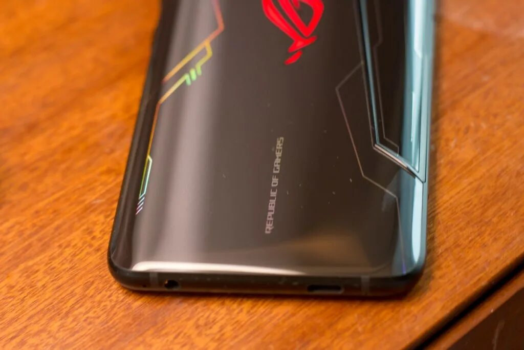 Asus rog phone 8 pro цены. Асус Рог 2. Асус Рог 2 характеристики. ROG Phone 2 без крышки. Рог фон 2.