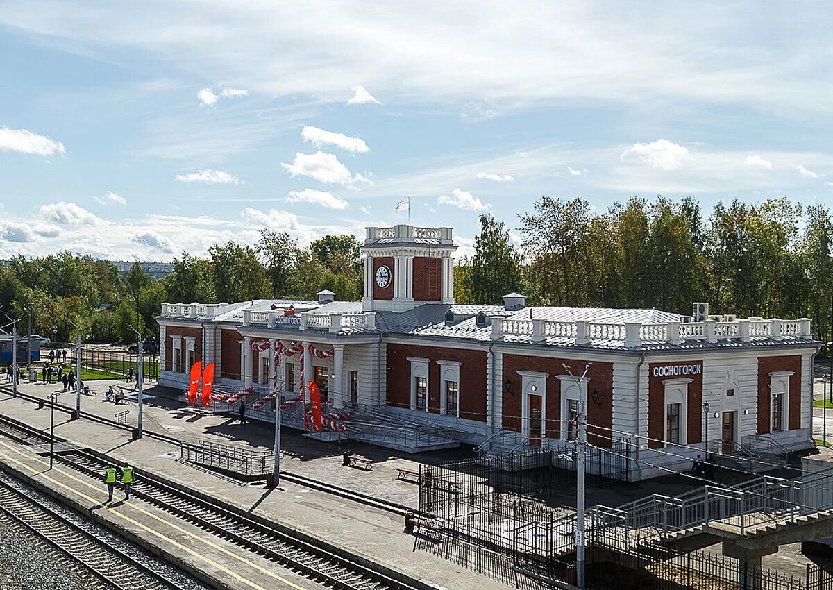 Железная дорога в коми. Сосногорск вокзал новый. Сосногорск Республика Коми вокзал. Станция Сосногорск Северной железной дороги. ЖД вокзал города Сосногорск Коми.