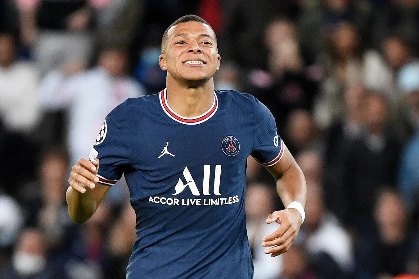 Мбаппе 2018. Киллиан мбаппе псж. Мбаппе 2022. Kylian mbappe. Номер килиана мбаппе.
