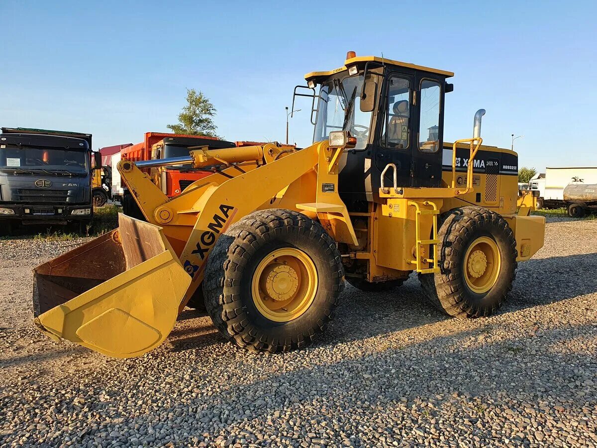 Xgma xg932iii технические характеристики. Xgma 932 lll. Погрузчик xgma 932. Cdm833 фронтальный погрузчик. Xgma xg955h.