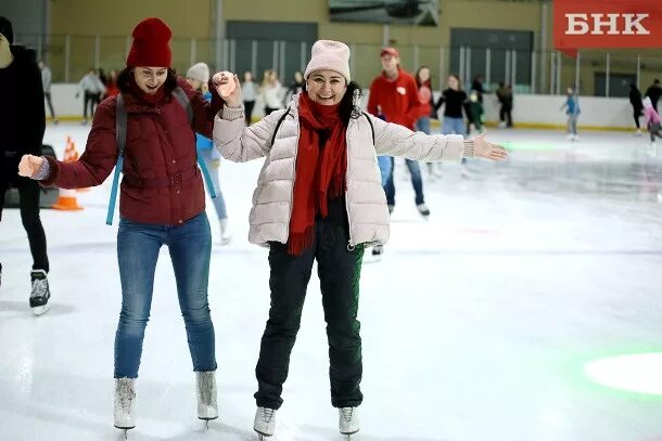 Стадион сыктывкар каток. Массовые катания сыктывкар. Родина каток киров массовые катания. Массовое катание салехард. Массовые катания сыктывкар.
