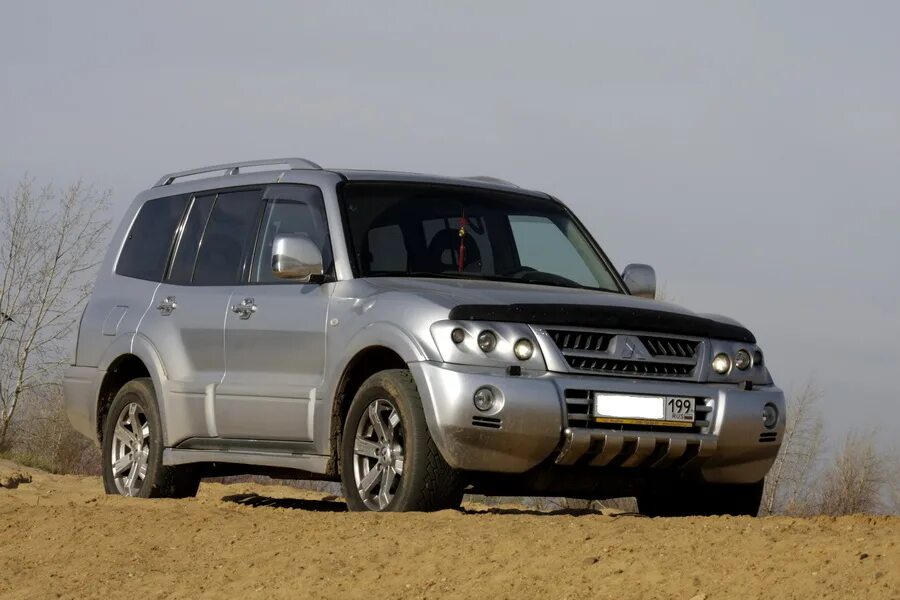 Мицубиси паджеро номер. Mitsubishi Pajero 2005. Mitsubishi Pajero 3. Mitsubishi Pajero Exclusive 2005. Паджеро 4 2005.