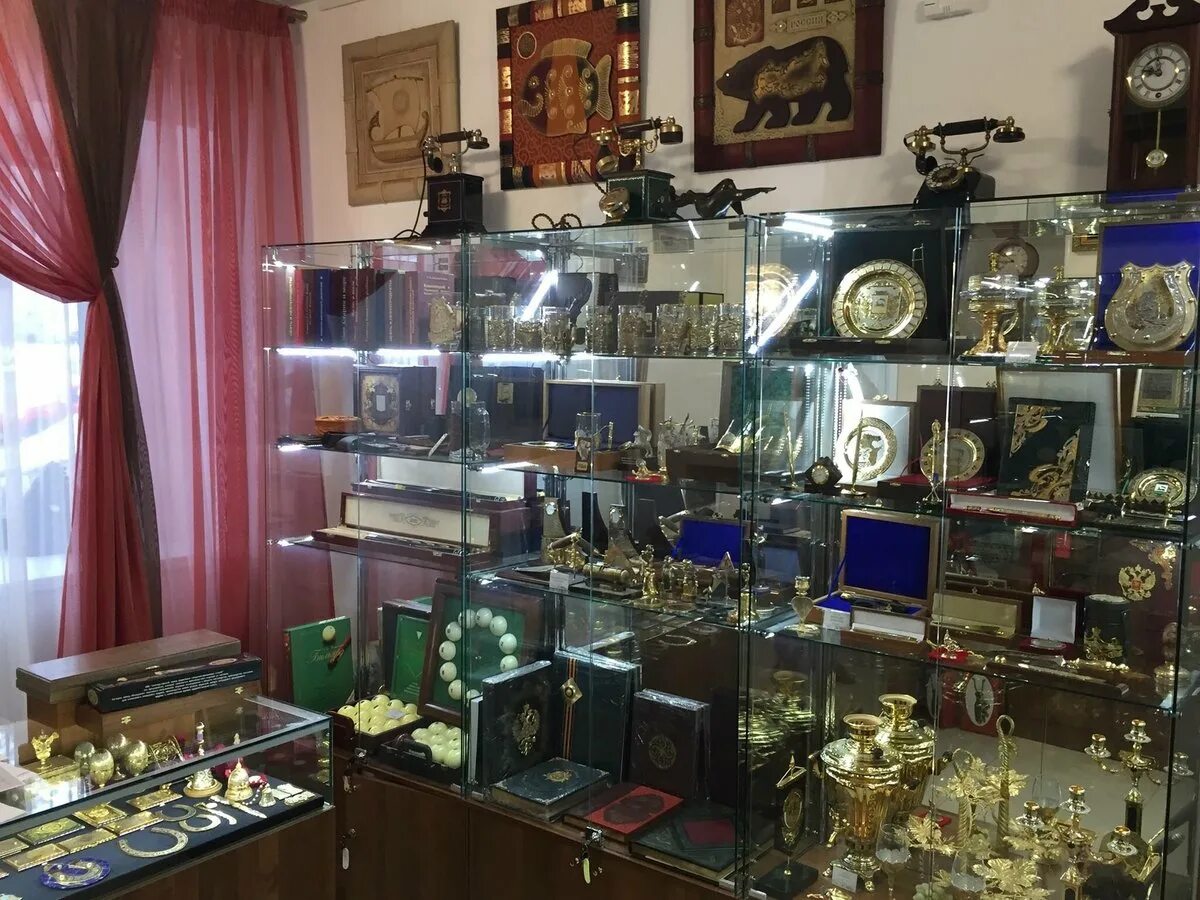 Boutique уфа. Магазин элитных подарков. Магазин подарков Уфа. Бутик элитных подарков. Сувениры Уфа магазин.