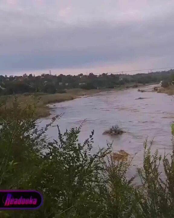 Берег реки Ингулец. Река Ингулец. Карачуновское водохранилище уровень воды. Река Ингулец Кривой Рог. Река рог