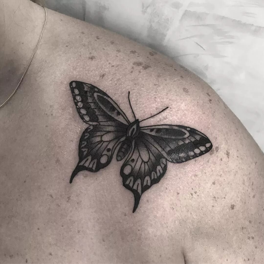тату мотылек. тату бабочки черные. тату бабочка черная. тату бабочка. тату бабочка дотворк.