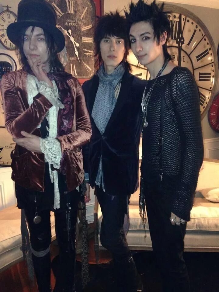 Palaye royale стикеры. Palaye royale the bastards. Группа palaye royale. Palaye royale fever dream альбом. Punching bag palaye royale.
