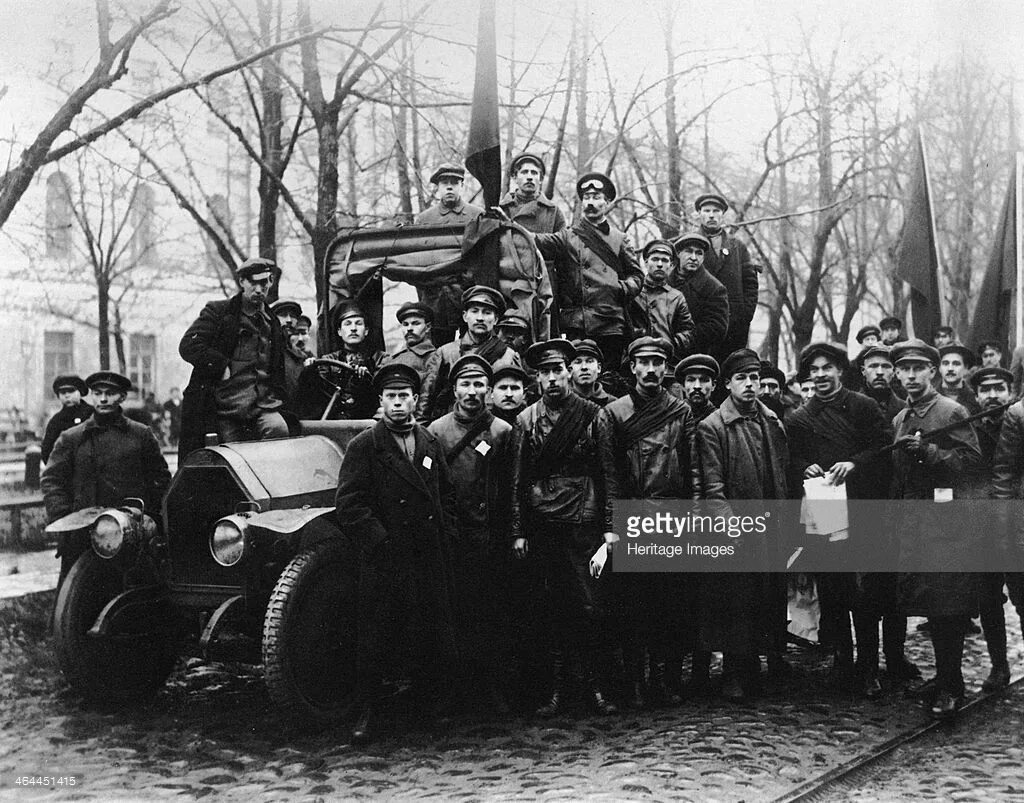 Колхоз ссср 1930 годы. 1917 коканд. Парад физкультурников 1936. Чем общество 1920 отличалось от довоенного. Комсомольцы 30 годы.