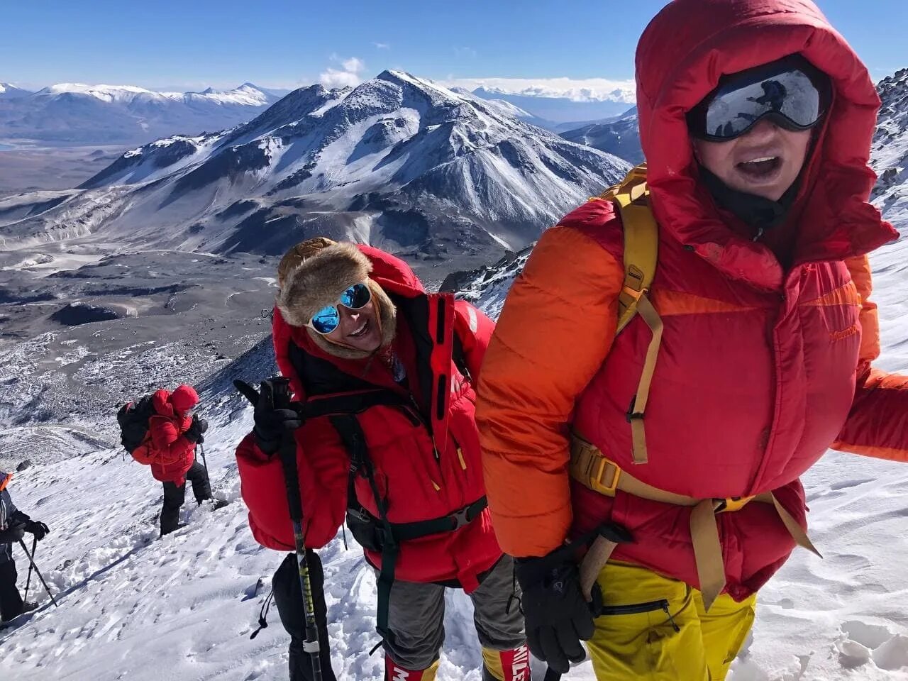 Покорить 7 вершин. Федор конюхов 7 вершин. 7 самых высоких вершин. Боня на восхождении охос-дель-саладо. Окна эверест.