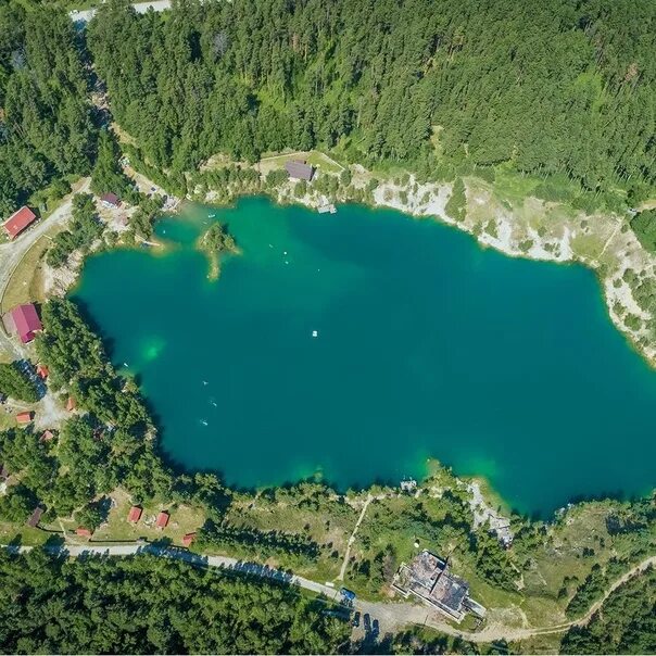 Абрашино новосибирская область погода на 10 дней. Оазис абрашино. Мраморное озеро новосибирск абрашино. Абрашино озеро новосибирск. Озеро в караканском бору новосибирск.