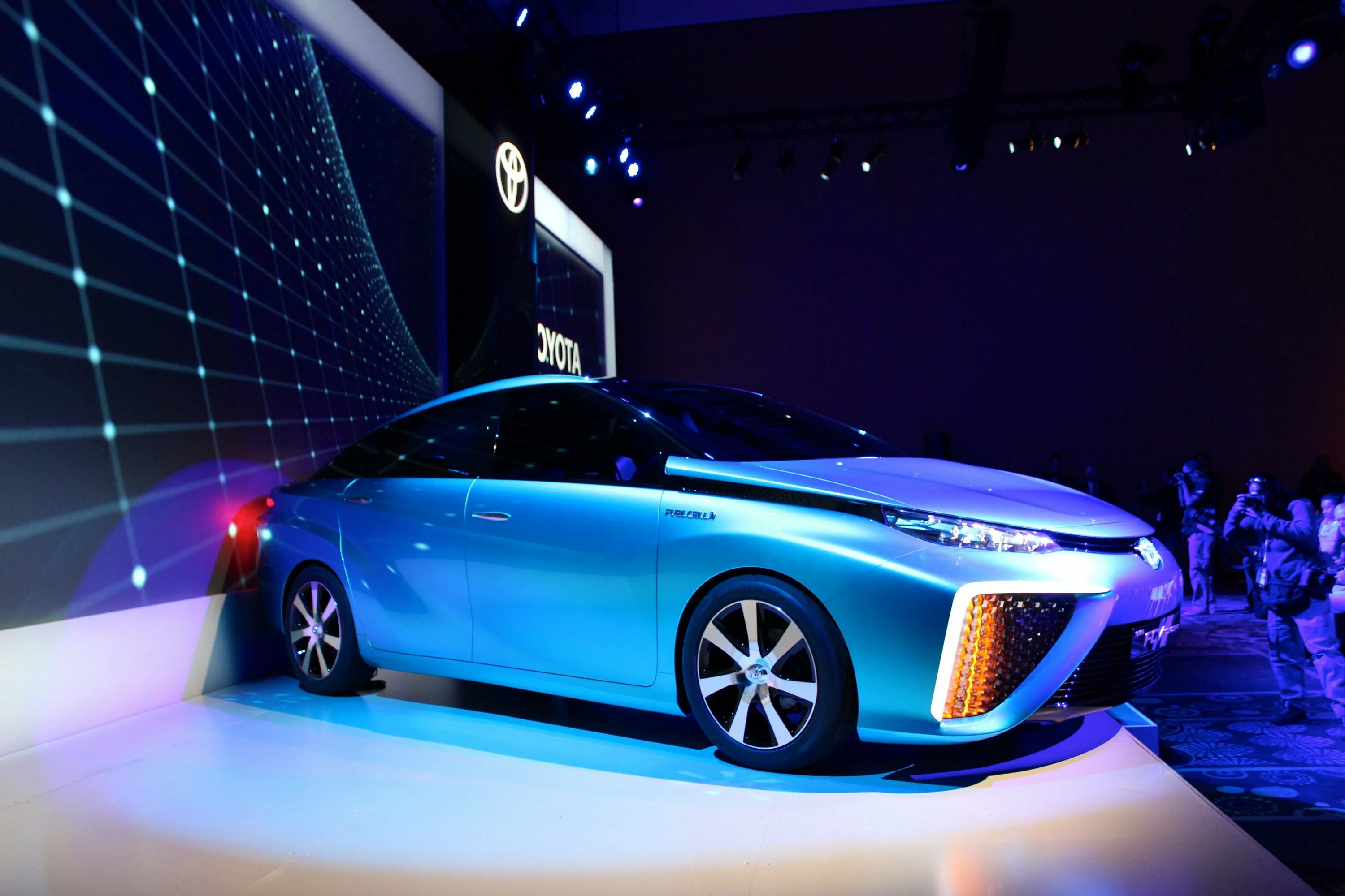 Водородные авто. Тойота fuel Cell. Fuel Cell Toyota Mirai. Toyota hydrogen. Toyota Mirai hydrogen.