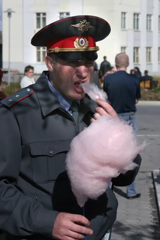 Почему все едят сладкую вату