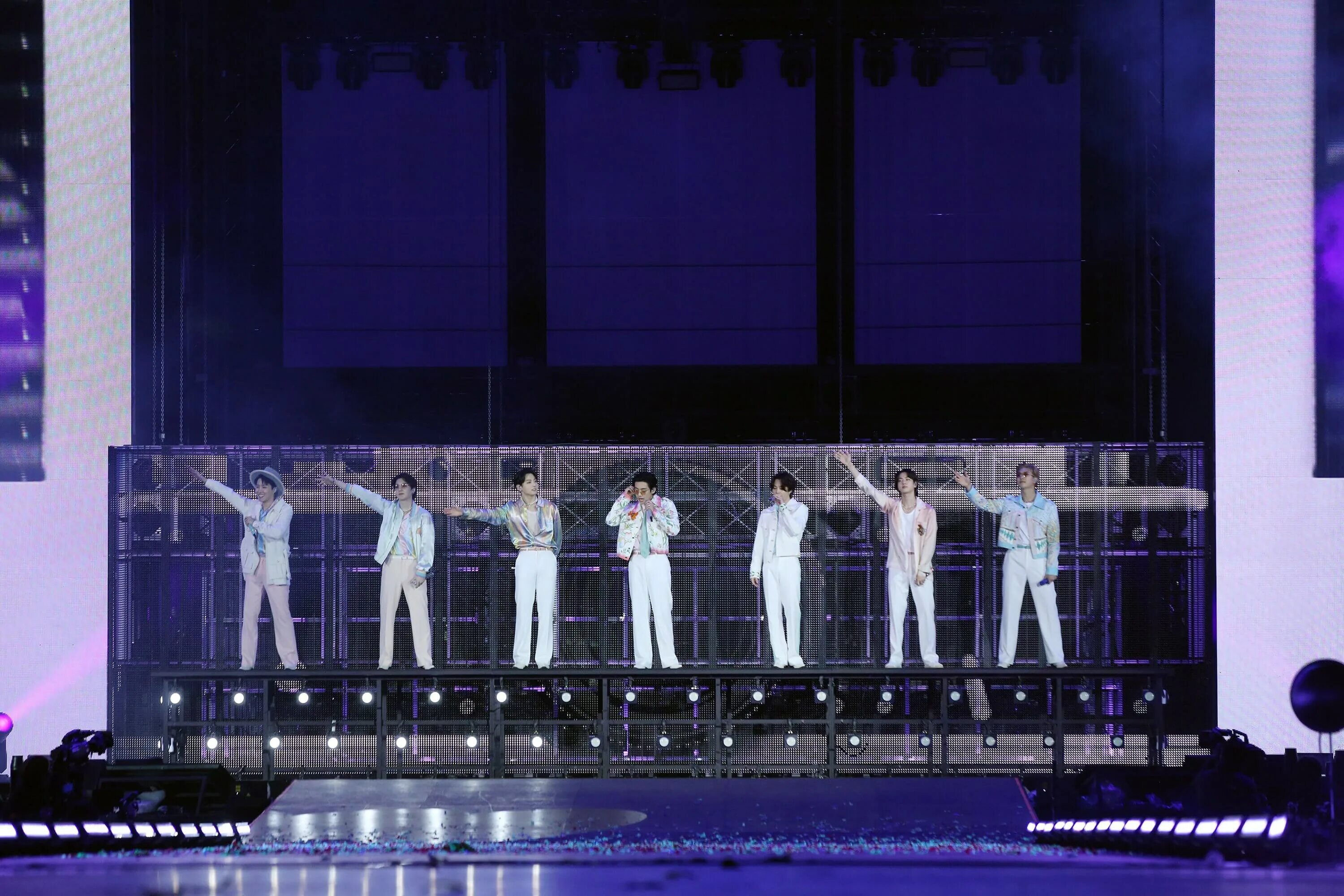 Когда был последний концерт бтс. Bts 2025. бтс концерт 2025 ptd. permission to dance bts концерт 2025. концерты группы бтс 2025.