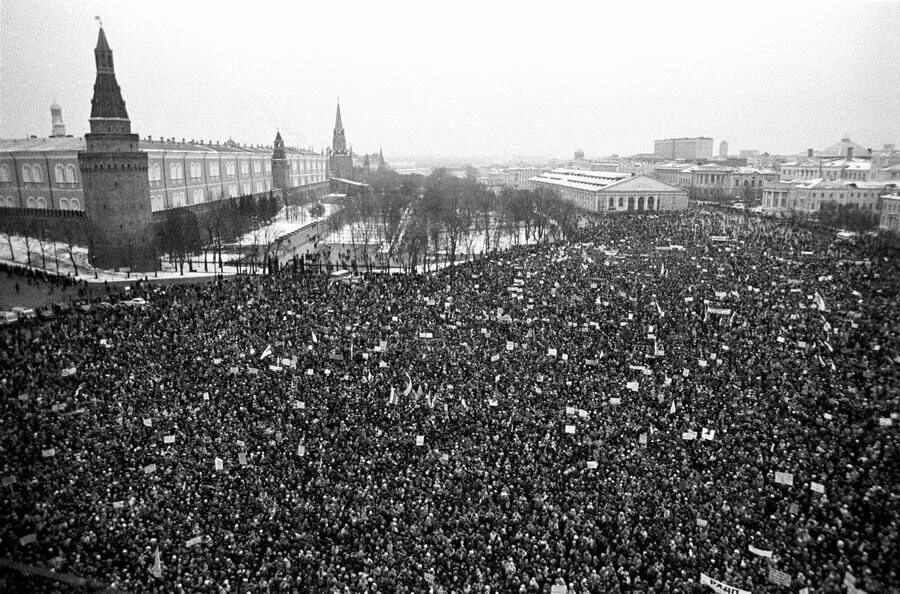 1 июня 1991. Манежная площадь Москва митинг 1990. Москва 1991 год Манежная площадь. Митинг на Манежной площади 1991 за СССР. Митинги на Манежной площади в 1990.