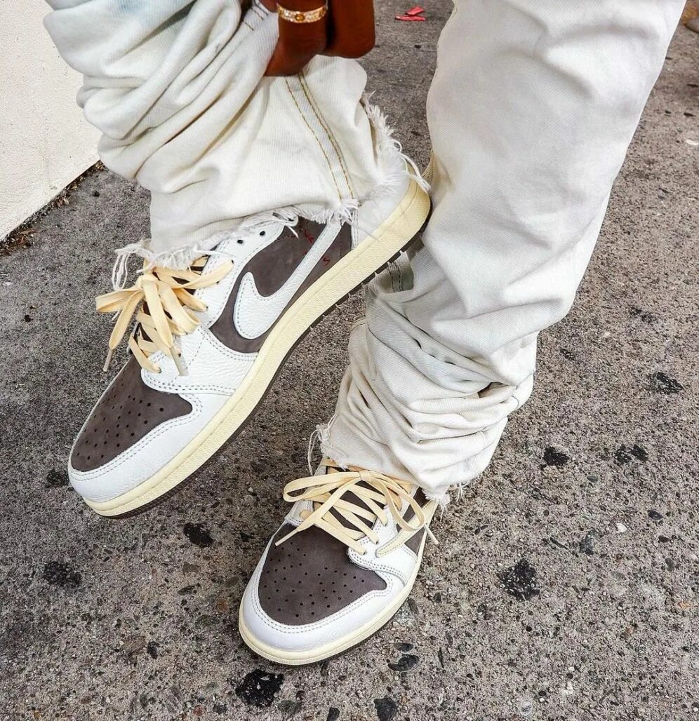 Jordan travis scott reverse mocha. Nike air jordan 1 low travis scott reverse mocha. nike air jordan 1 travis scott mocha. travis scott x air jordan 1 low reverse mocha. nike air jordan 1 retro low og sp travis scott reverse mocha.