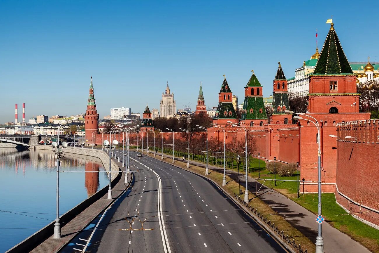 Набережная реки Москвы Кремлевская стена. Московский Кремль Moscow Kremlin. Башни Московского Кремля. Кремлевский ансамбль в Москве.