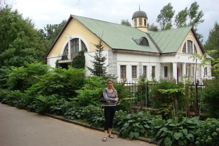 Поселок ларина. Деревня Лианозово. Дача Степана Лианозова. Лианозово дом музей. Дача Морозовой в Лианозово.