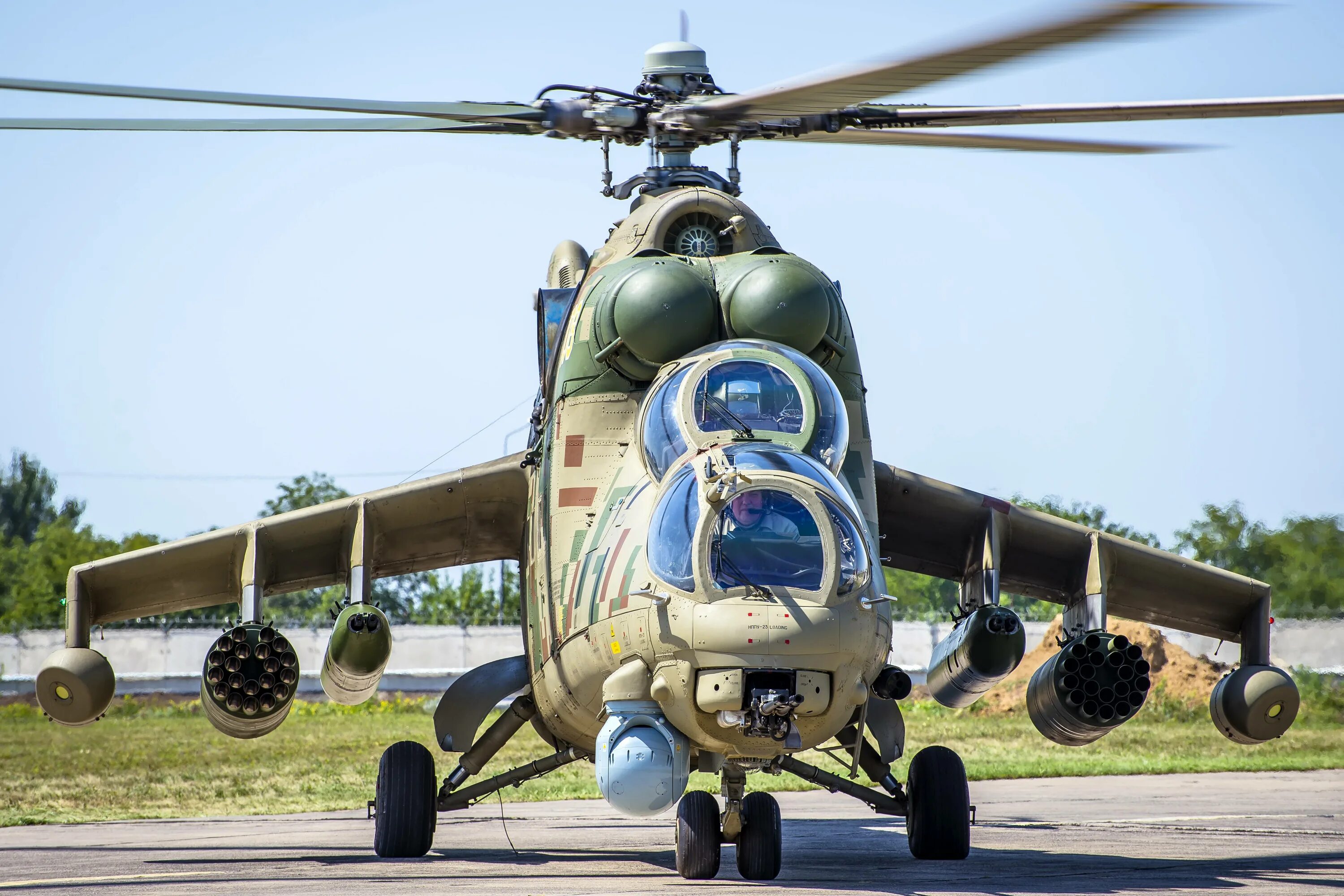 Ми-35 вертолет. Вертолёт ми 35п Феникс. Ударный вертолет ми-35п. Вертолёт ми-35 Феникс.