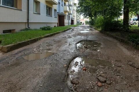 Разбитый двор