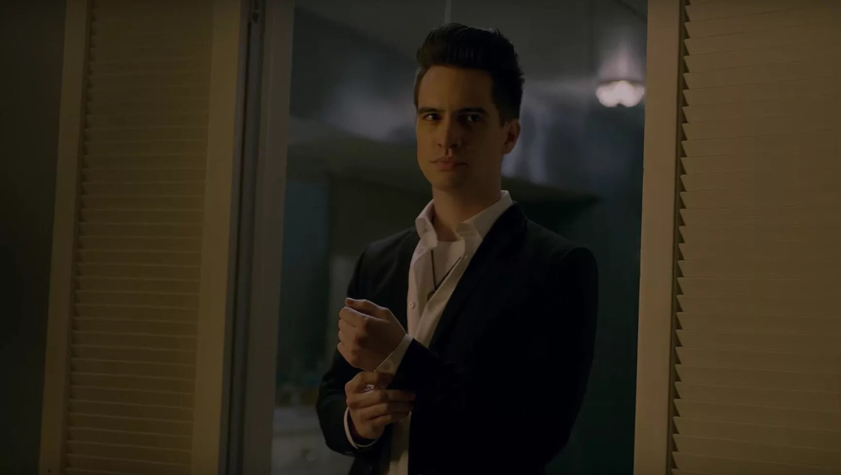 Брендон ури. Brendon urie la devotee. Паник эт зе диско. Panic at the disco high hopes. Panic at the disco death of a bachelor.