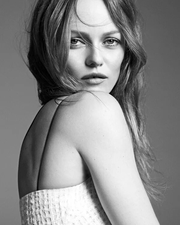 Перевод песен ванессы паради. Paradis vanessa "best of". Vanessa chantal paradis. Vanessa paradis певица. Перевод песен ванессы паради.