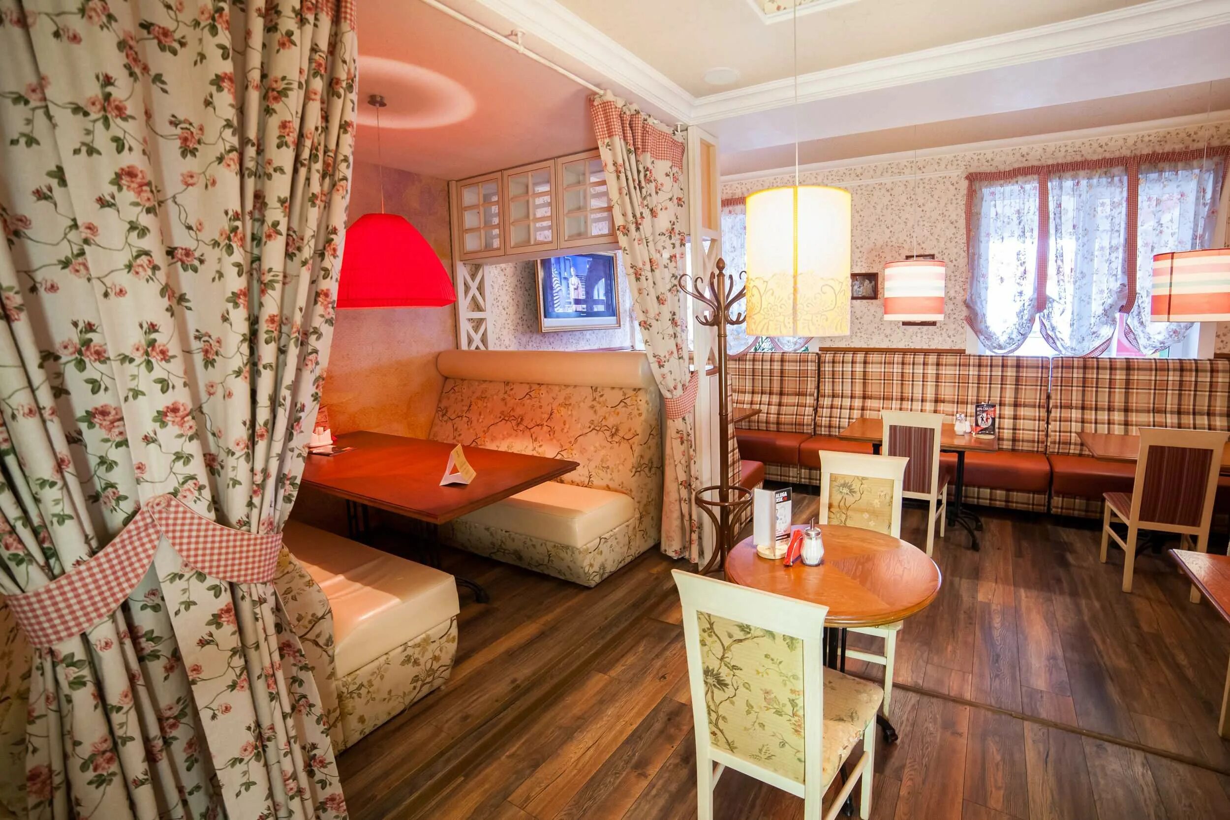 Кафе 8 чашек. Кафе 8 чашек калуга. Кофейня «8 чашек» калуга. Кафе 8 чашек калуга. Кафе сластена калуга.