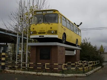 Памятник автобусу