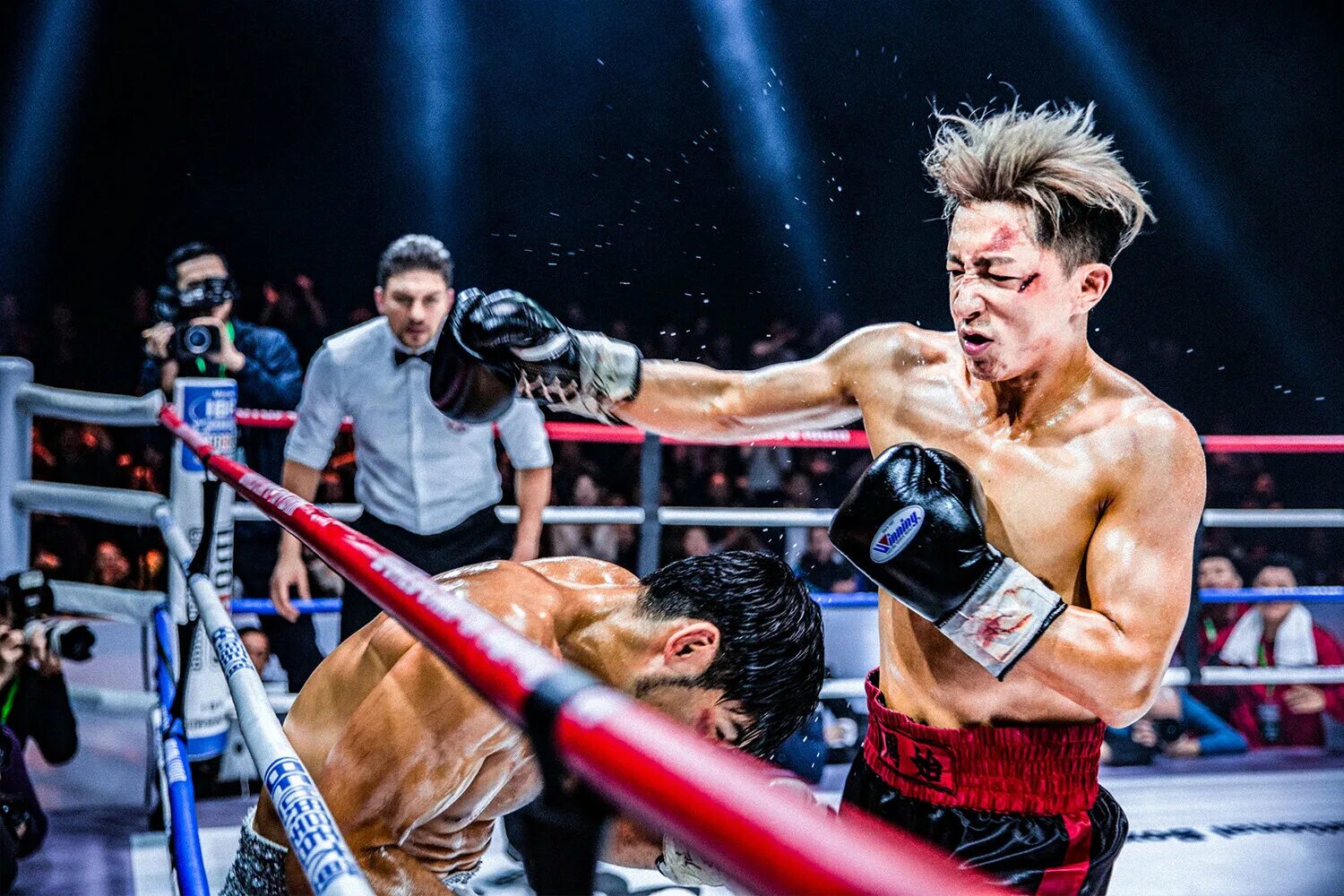 Кровавый нокаут боевик 2023. Кирилл самброс хардкор. Резников вартанян бой. Кровавый трафик фильм смотреть сейчас бесплатно. Тиаго мойзес боец.