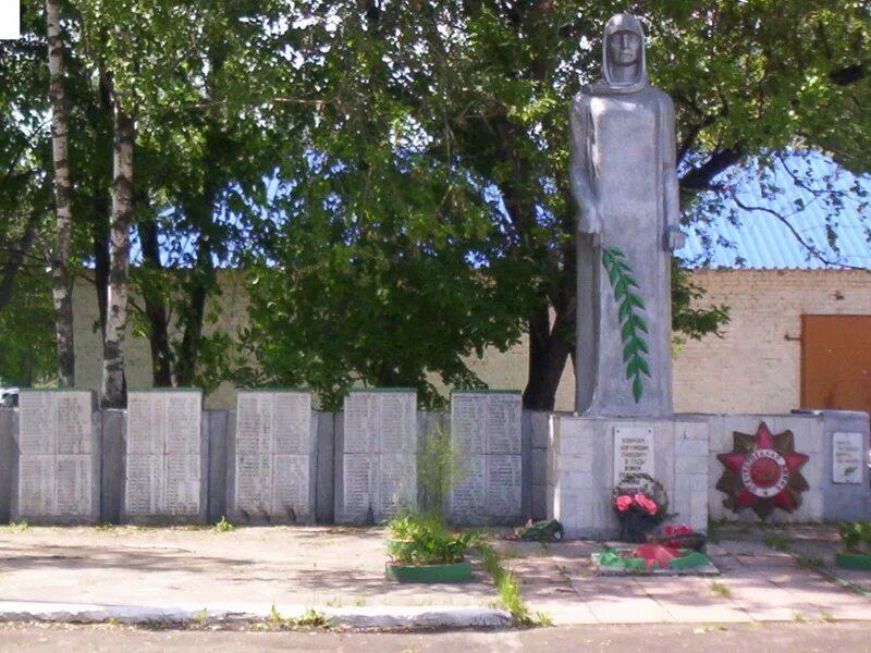 Карсун памятник Родина мать. Скорбящая мать памятник Карсун. Памятники Карсун Ульяновская область. Обелиск Карсун.